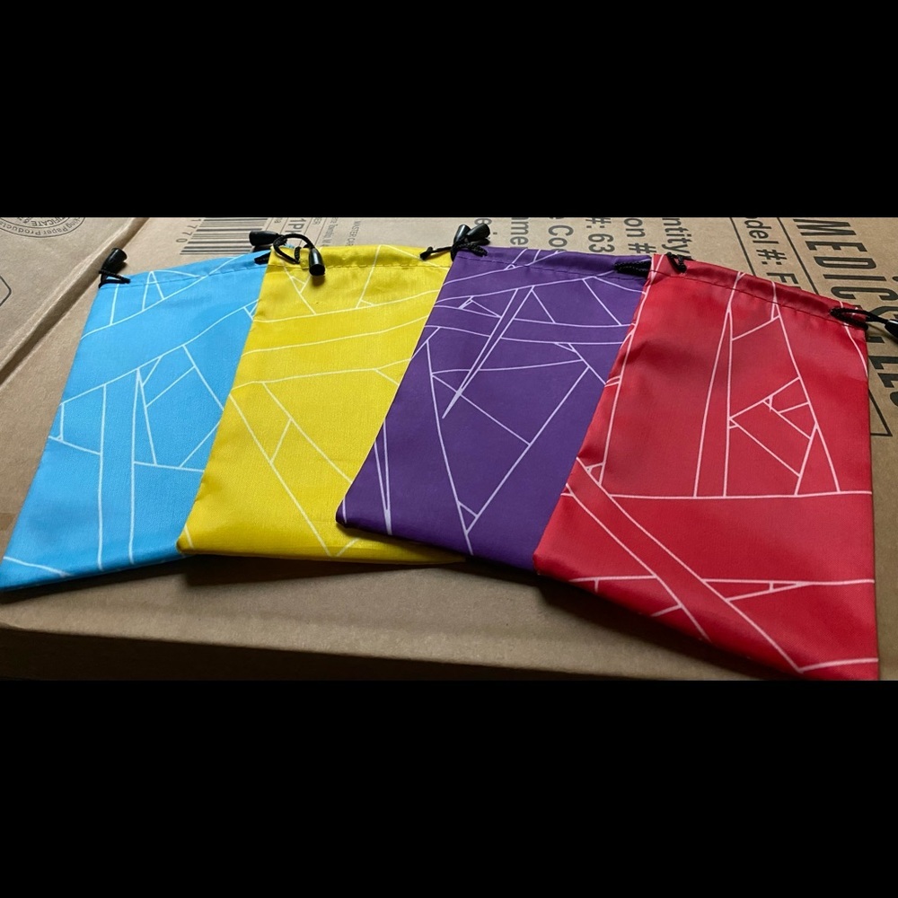 Set of 4 drawstring pouches for sunglasses